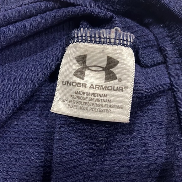 Underarmour short sleeve navy tshirt yellow bands on sleeves wicking material XL - Picture 5 of 7